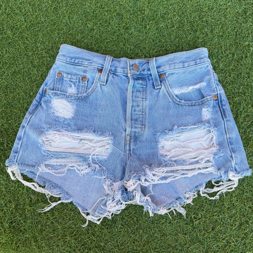 Levis Premium 501 Original Shorts Womens 25 Light Wash Distressed Denim Western
